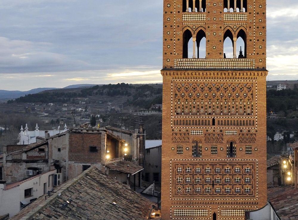 Archivo:Torre de El Salvador. Teruel.jpg - Wikipedia, la enciclopedia libre