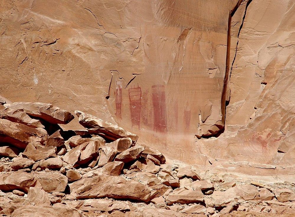 File:Black Dragon Canyon Pictographs 1.jpeg - Wikimedia Commons
