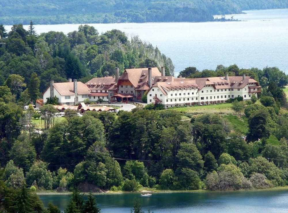 File:Llao Llao desde punto panorámico.JPG - Wikimedia Commons