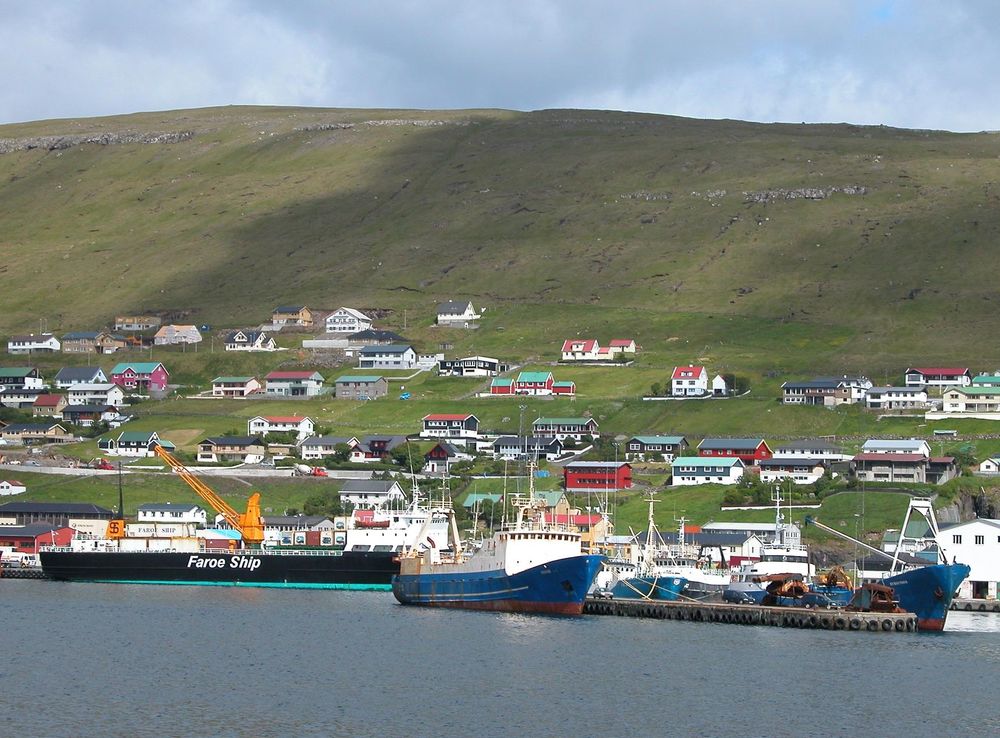 File:Harbour of Runavík, Faroe Islands (2).JPG - Wikipedia