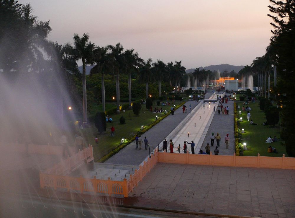 File:Pinjore Gardens.JPG - Wikimedia Commons
