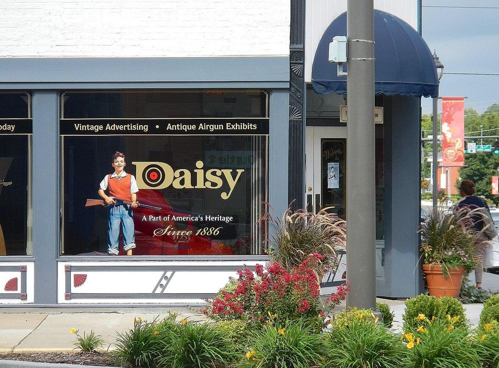 File:Daisy Airgun Museum in Rogers, AR.jpg - Wikimedia Commons