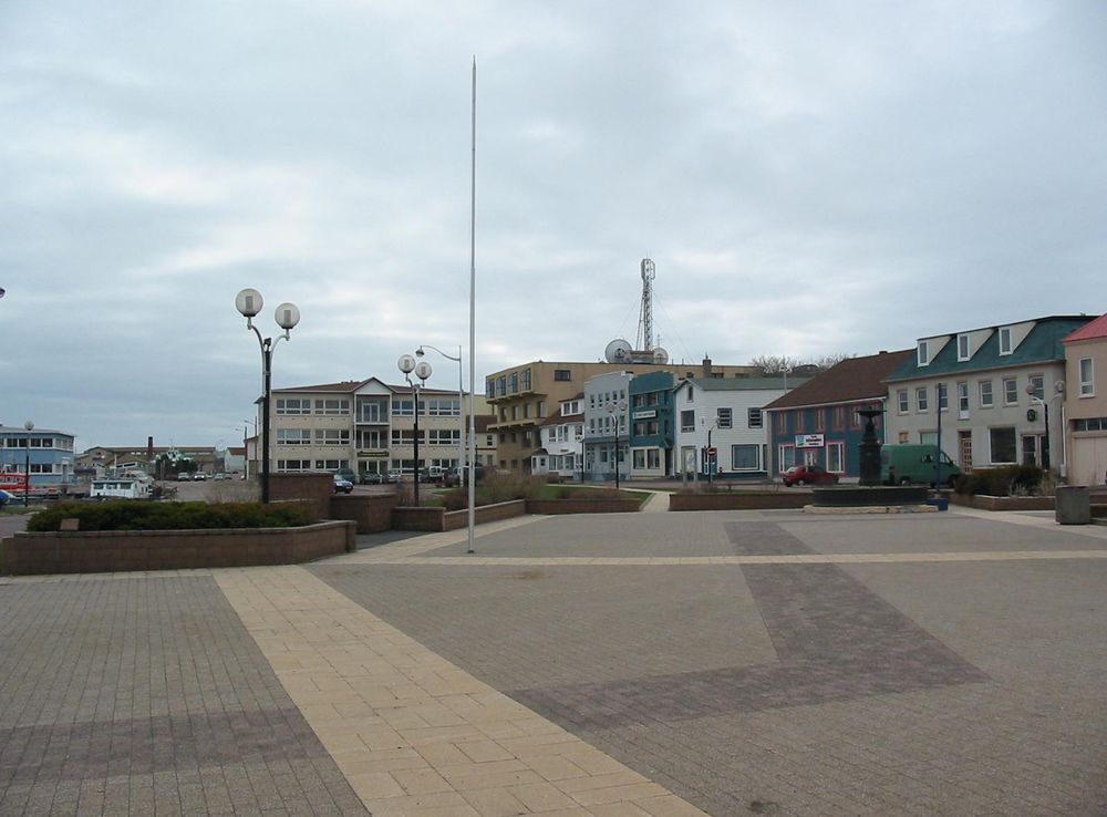 File:Place du General de Gaulle square, St Pierre.JPG - Wikimedia Commons