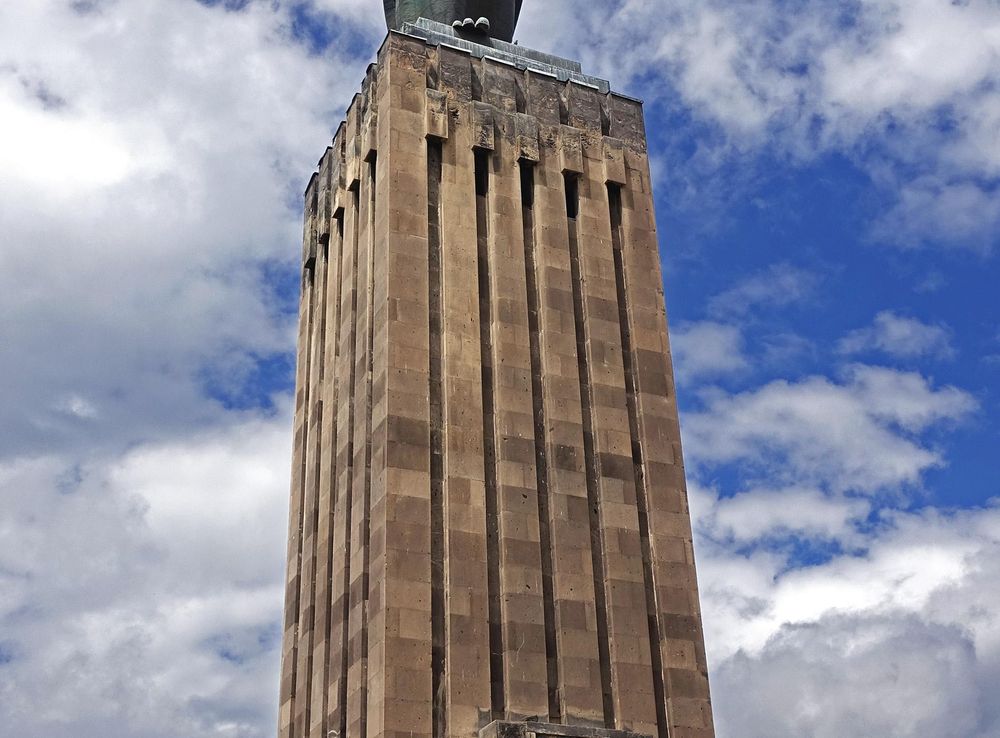 File:Mother Armenia in Gyumri.jpg - Wikimedia Commons