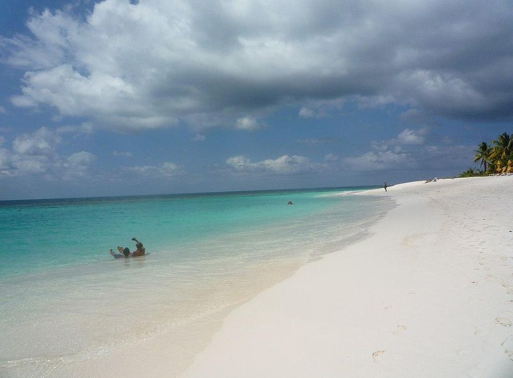 File:Anguilla Shoal Bay is the BEST beach in the Caribbean. - panoramio.jpg  - Wikimedia Commons