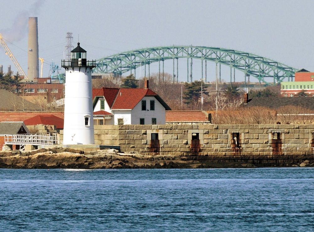 File:Portsmouth Harbor Light NH.jpg - Wikimedia Commons