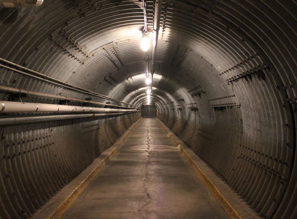 File:Diefenbunker Tunnel.JPG - Wikimedia Commons