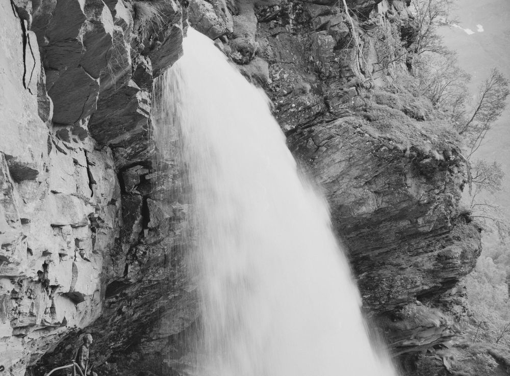 File:Geiranger - Storseterfossen - no-nb digifoto 20150223 00037 NB MIT FNR  16662 (cropped).jpg - Wikimedia Commons