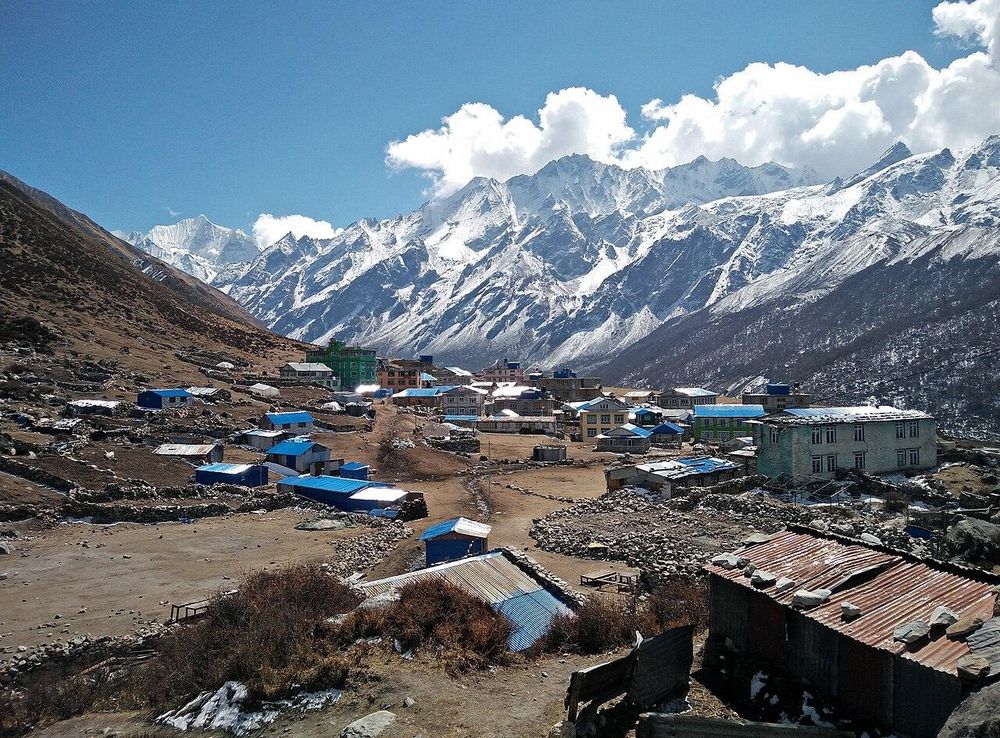 File:Kyanjin Gompa, Langtang.jpg - Wikimedia Commons