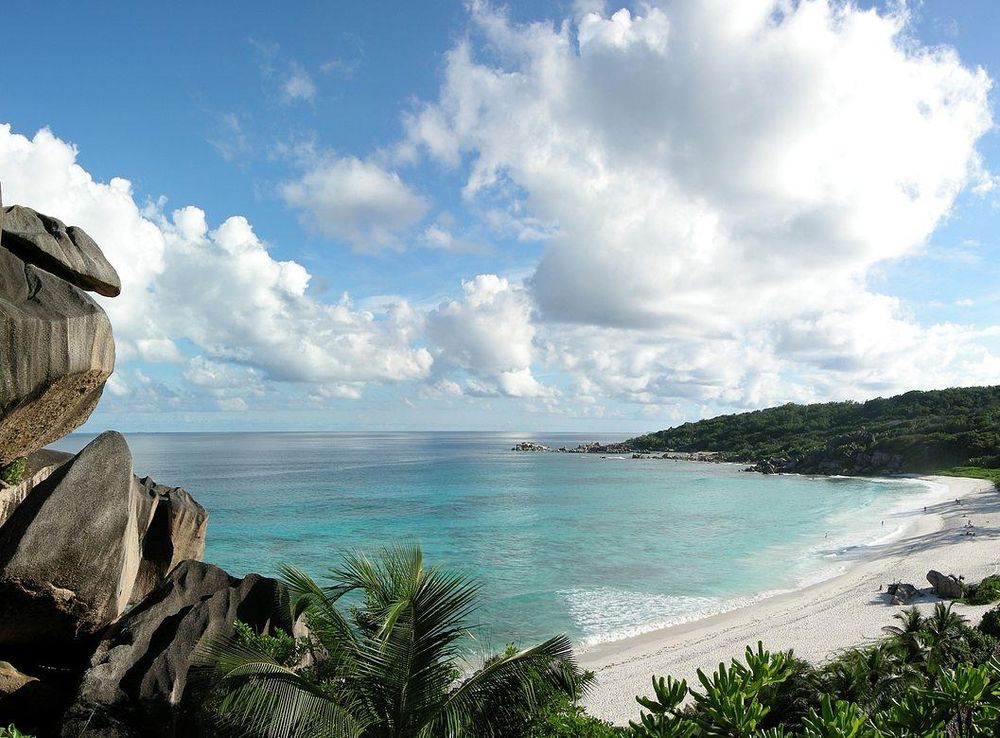 File:Grand Anse-La Digue-Seychellen.jpg - Wikimedia Commons