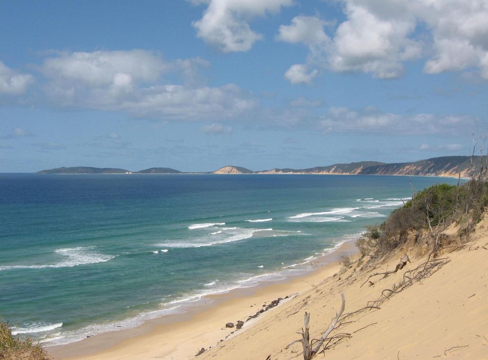 File:Rainbow Beach, Queensland, Australia.JPG - Wikimedia Commons