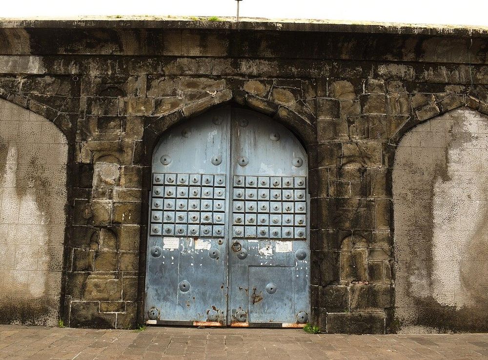File:Soneri Mahal Gate.jpg - Wikimedia Commons