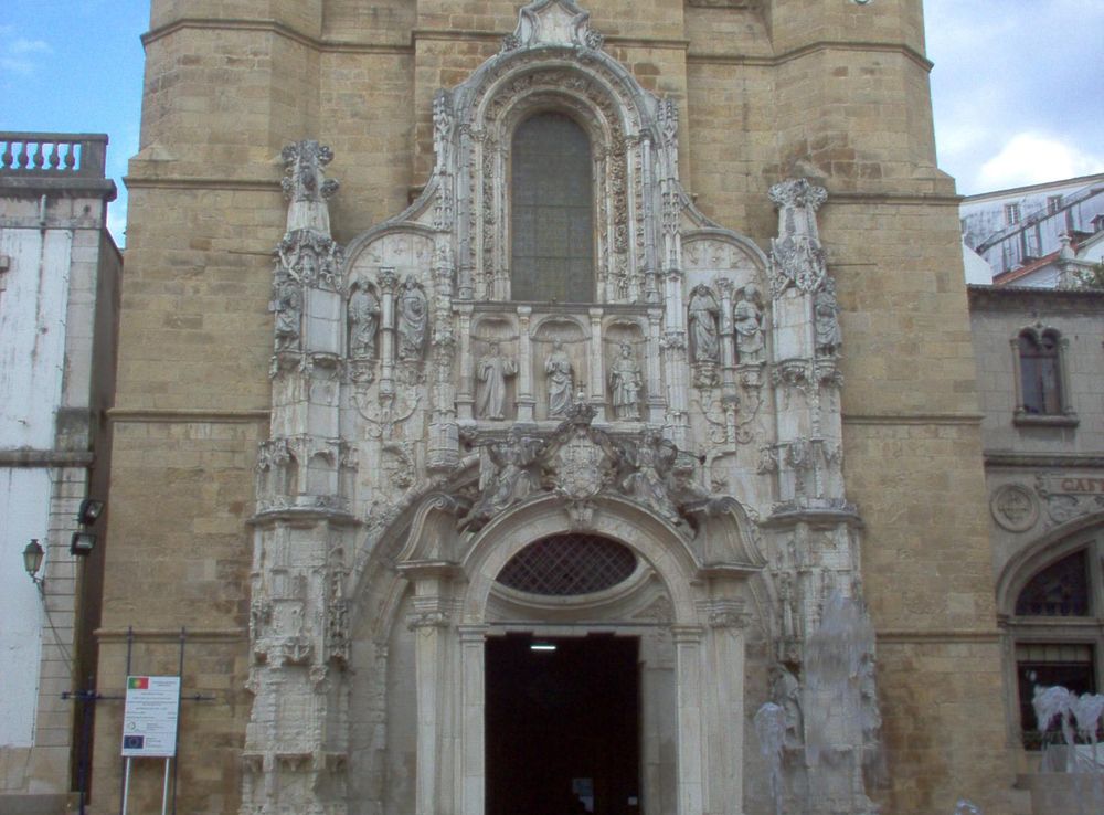File:Pt-coimbra-mosteiro-santacruz.JPG - Wikimedia Commons