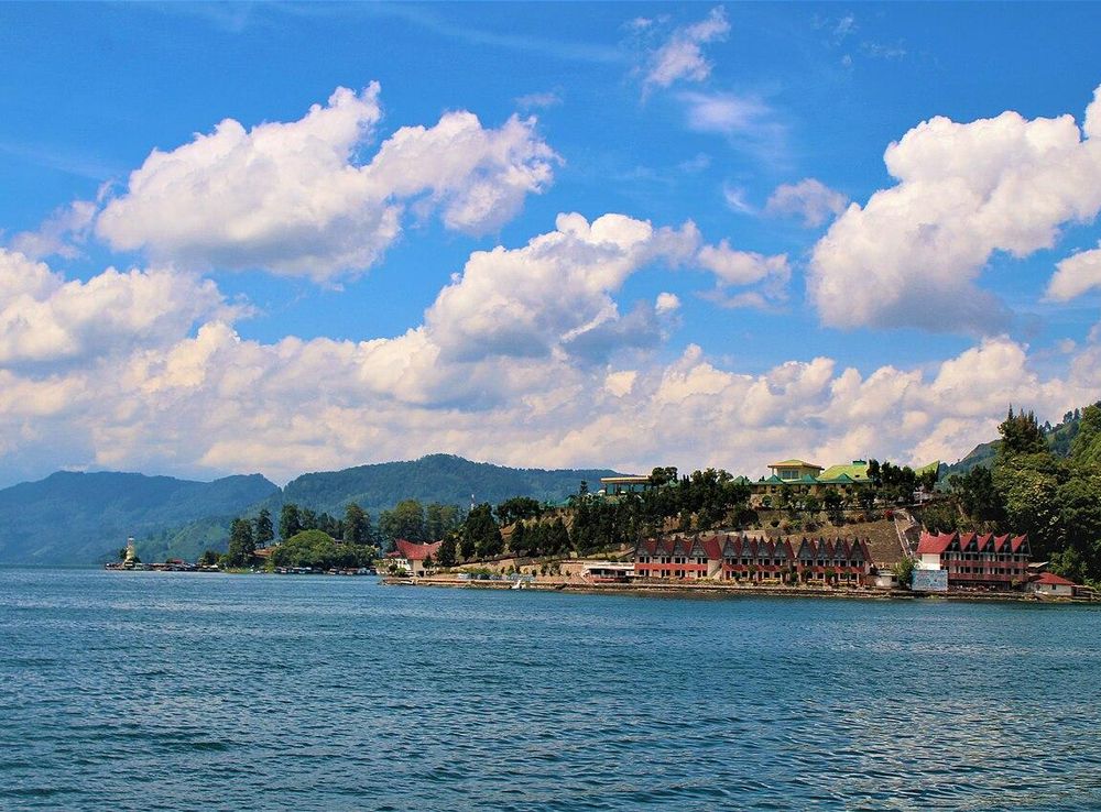 File:PEMANDANGAN DANAU TOBA DARI AJIBATA.jpg - Wikimedia Commons