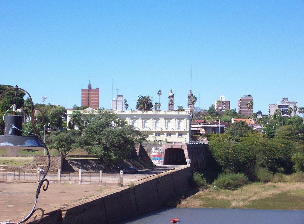 Archivo:Salto Uruguay visto del puerto.jpg - Wikipedia, la enciclopedia  libre