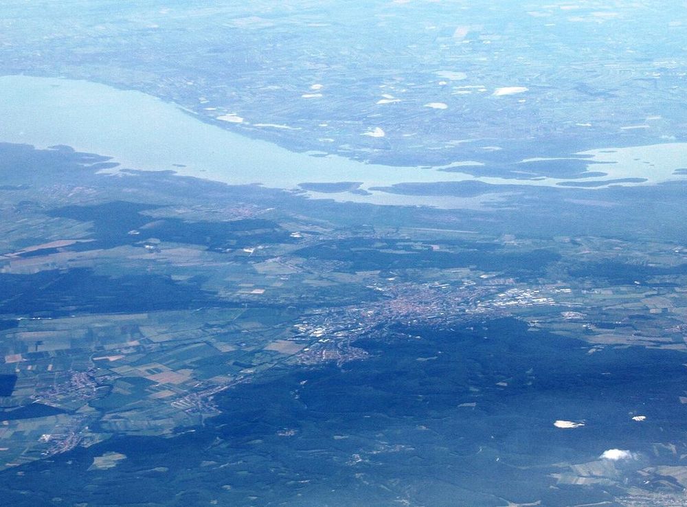 File:Austria Neusiedler See from west IMG 9086.JPG - Wikimedia Commons