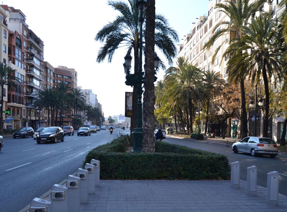 File:València, Gran Via de les Germanies.JPG - Wikimedia Commons