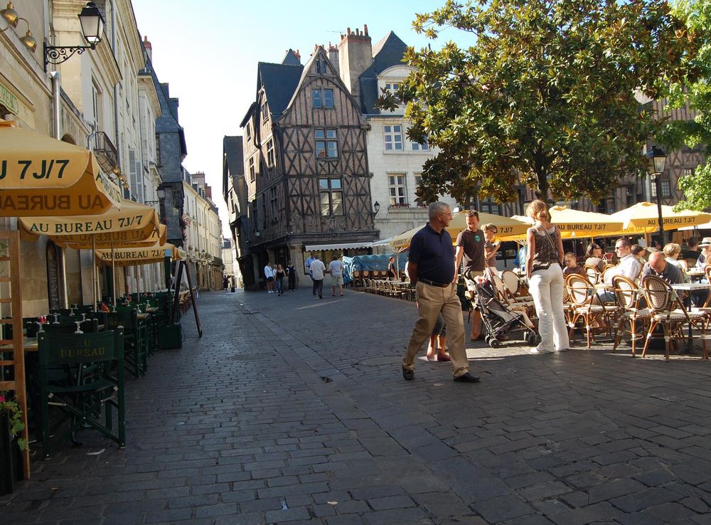 File:OldTown-Tours.JPG - Wikimedia Commons