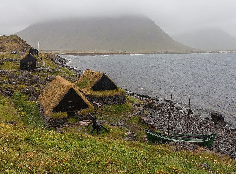 File:Museo marítimo Ósvör, Bolungarvík, Vestfirðir, Islandia, 2014-08-15,  DD 066.JPG - Wikimedia Commons