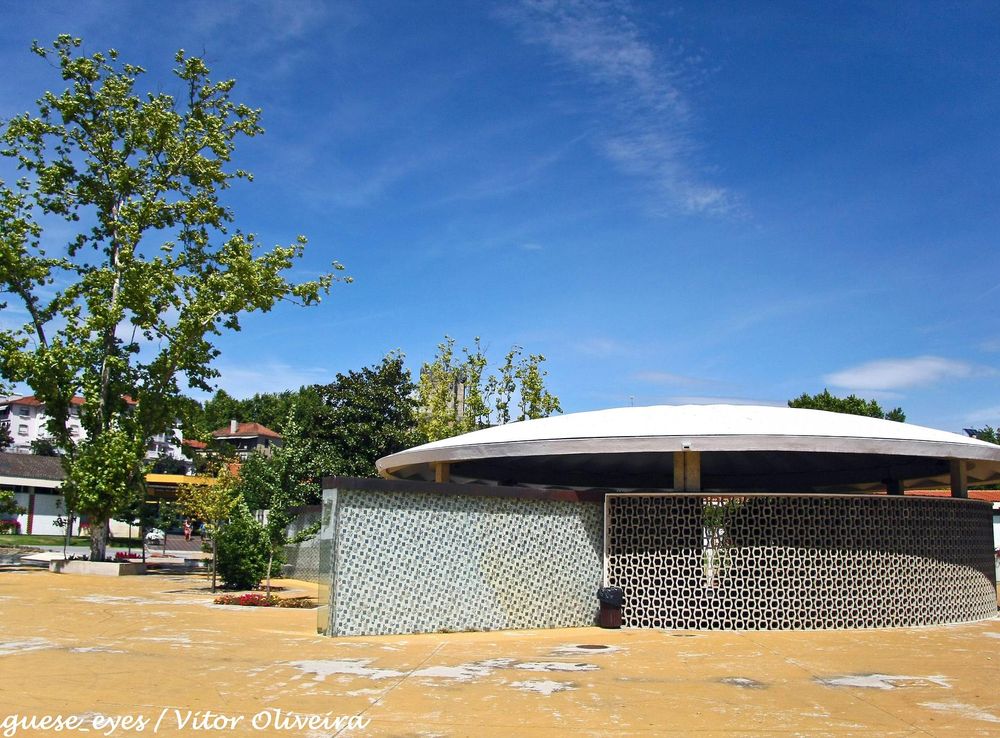 Ficheiro:Buvete das Termas de Chaves - Portugal (12929144575).jpg –  Wikipédia, a enciclopédia livre