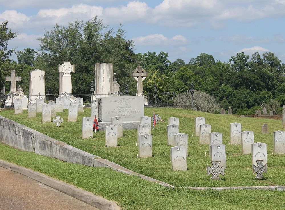File:Confederate graves at Natchez (MS) City Cemetery IMG 6991.JPG -  Wikimedia Commons