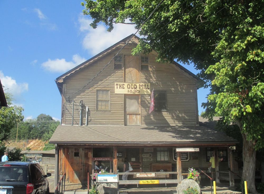 File:The Old Mill (building) in Pigeon Forge IMG 5105.JPG - Wikimedia  Commons