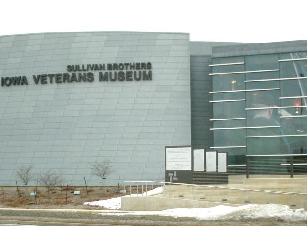 File:Sullivan Brothers Iowa Veterans Museum Watrtloo IA pic1.JPG -  Wikimedia Commons