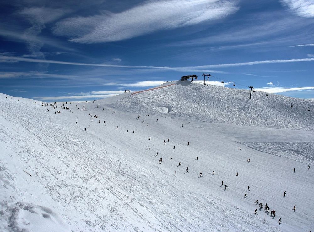 File:Rastkogel ski slope.jpg - Wikimedia Commons