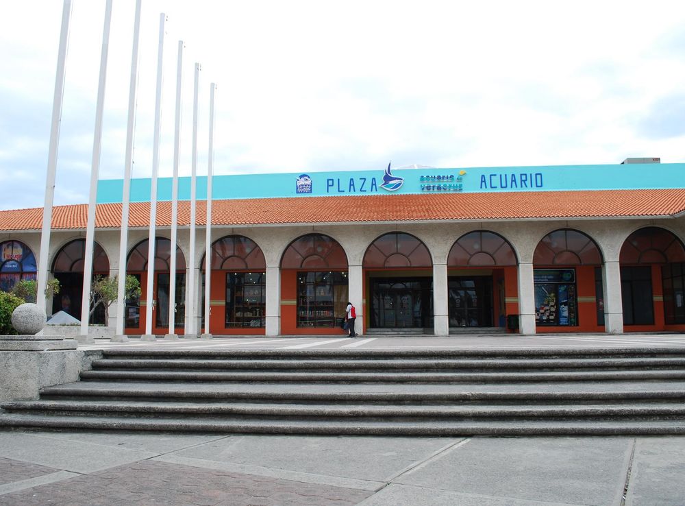 File:FacadeAquariumVeracruz2.JPG - Wikimedia Commons