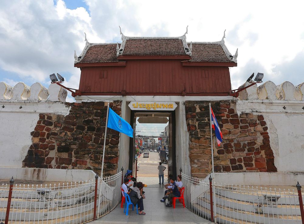 File:ประตูชุมพล.JPG - Wikimedia Commons