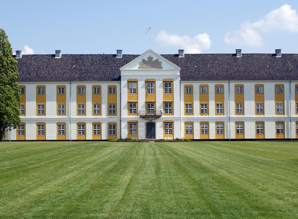File:Augustenborg Gartenfassade.JPG - Wikipedia