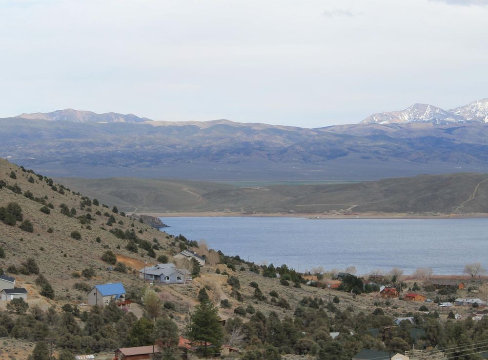 File:Topaz Lake - panoramio (1).jpg - Wikimedia Commons