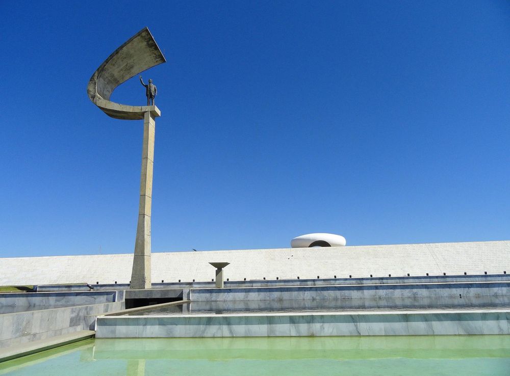 Ficheiro:Memorial JK - Brasilia - DSC00471.JPG – Wikipédia, a enciclopédia  livre