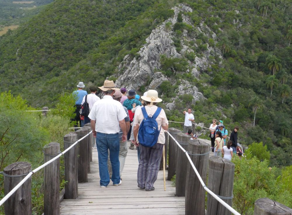 File:Quebrada de los Cuervo, pasarela.JPG - Wikimedia Commons