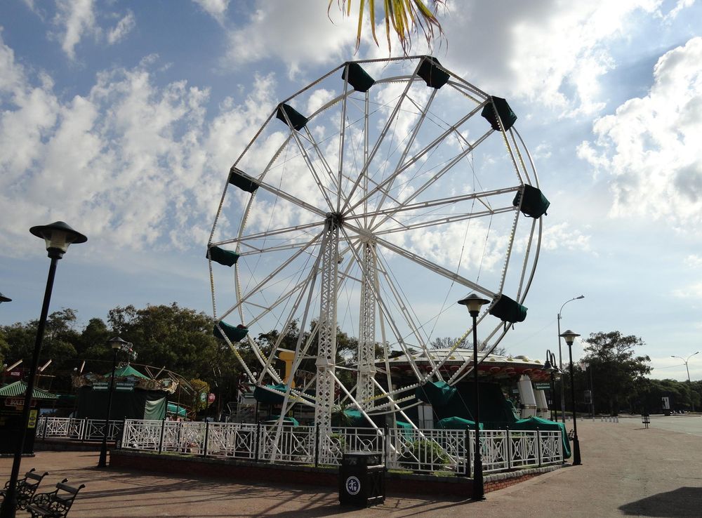 File:Parque Rodó, Montevideo, Uruguay - Vuelta al mundo.JPG - Wikimedia  Commons