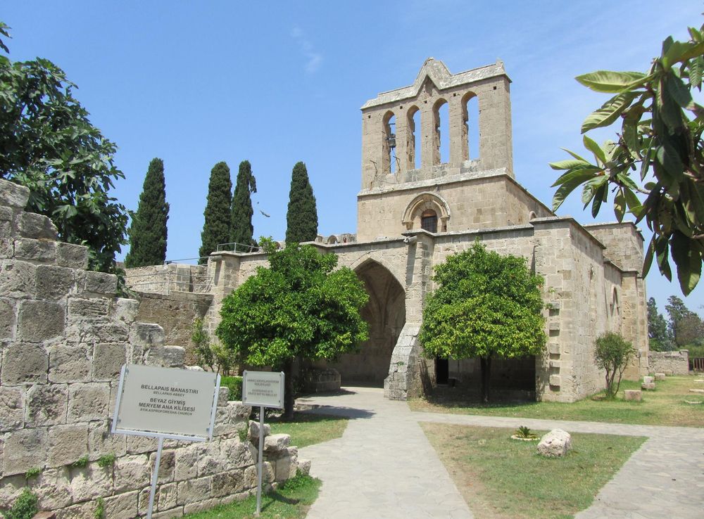 File:Bellapais Abbey, Bellapais, Kyrenia, Cyprus. Июнь 2012 - panoramio.jpg  - Wikimedia Commons