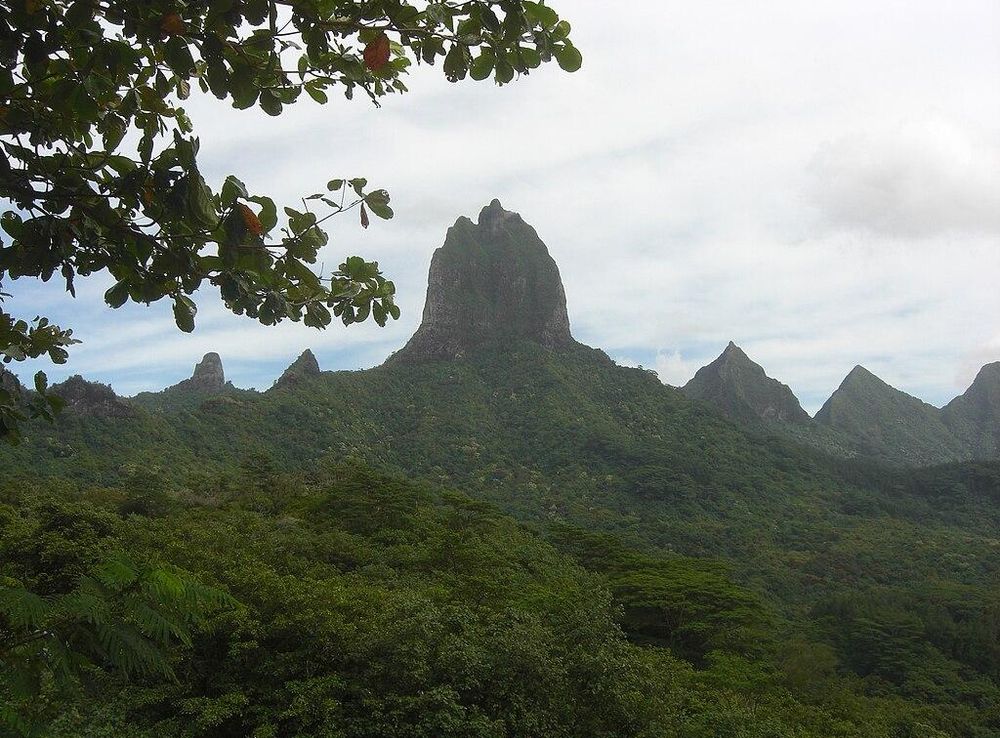 Fichier:Moorea (view of mountains from Belvedere Lookout).jpg — Wikipédia