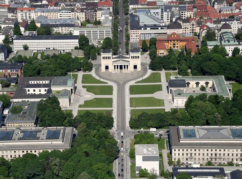 File:Aerial image of the Königsplatz in Munich (view from the  southeast).jpg - Wikimedia Commons
