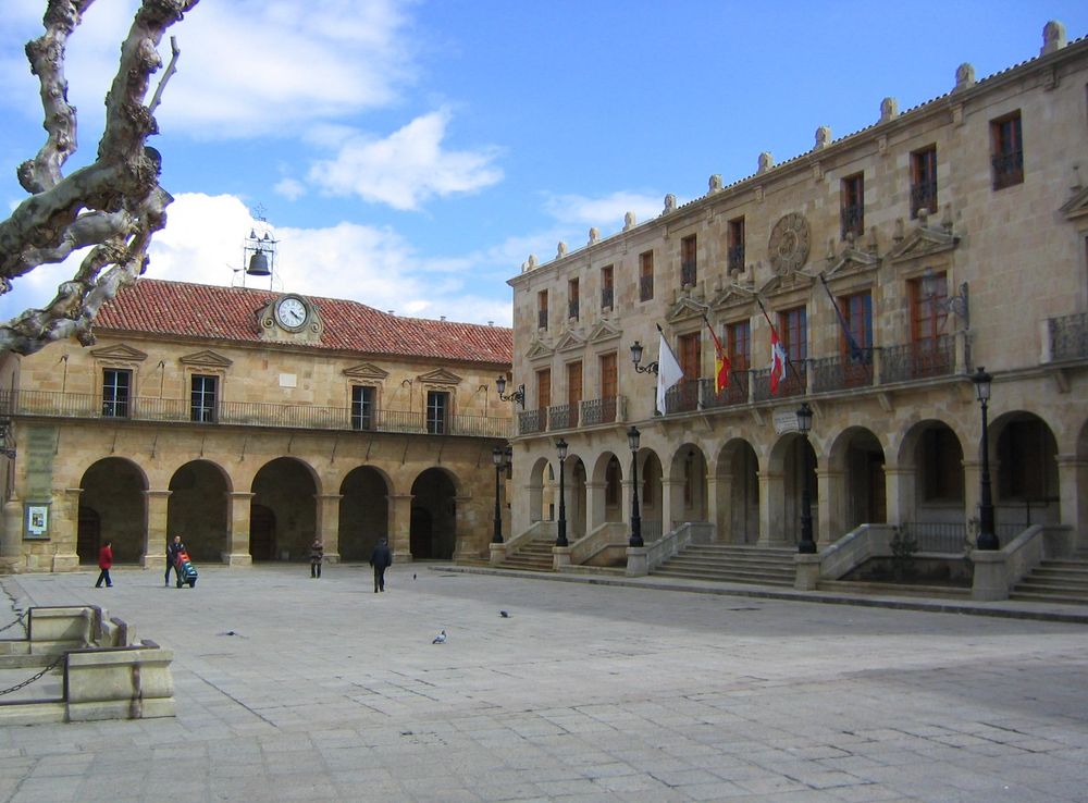 File:Plaza Mayor de Soria.JPG - Wikimedia Commons