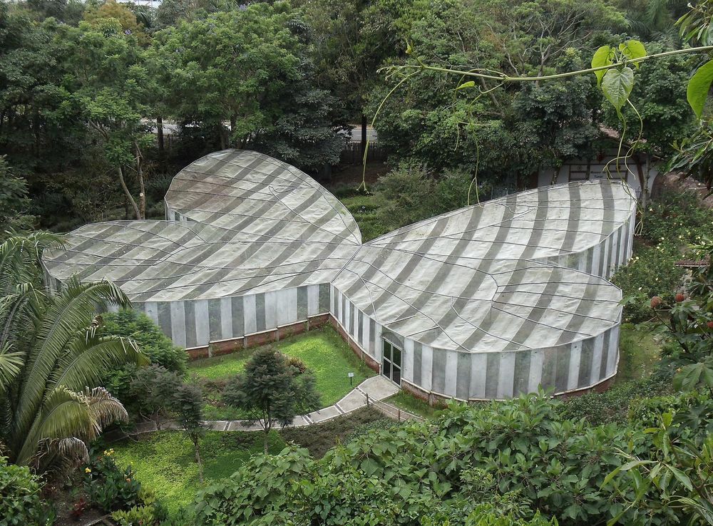 File:Mariposario, Jardín Botánico del Quindío.JPG - Wikimedia Commons