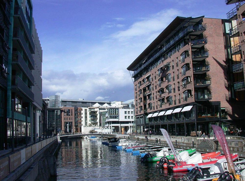 File:Aker brygge Oslo Norway.JPG - Wikimedia Commons