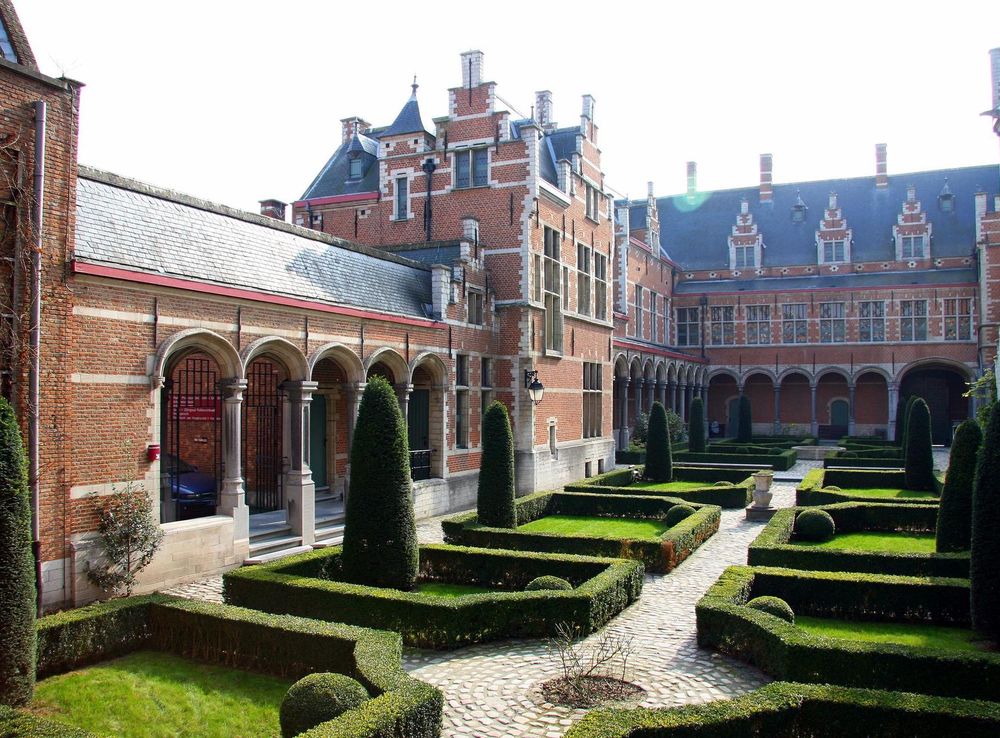 File:Hof van Margareta.JPG - Wikimedia Commons