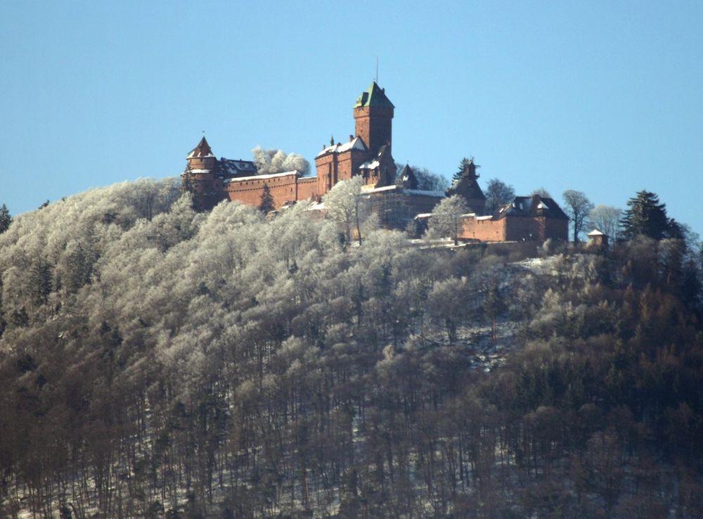 File:Hohkoenigsburg Winteransicht 20110103.JPG - Wikimedia Commons