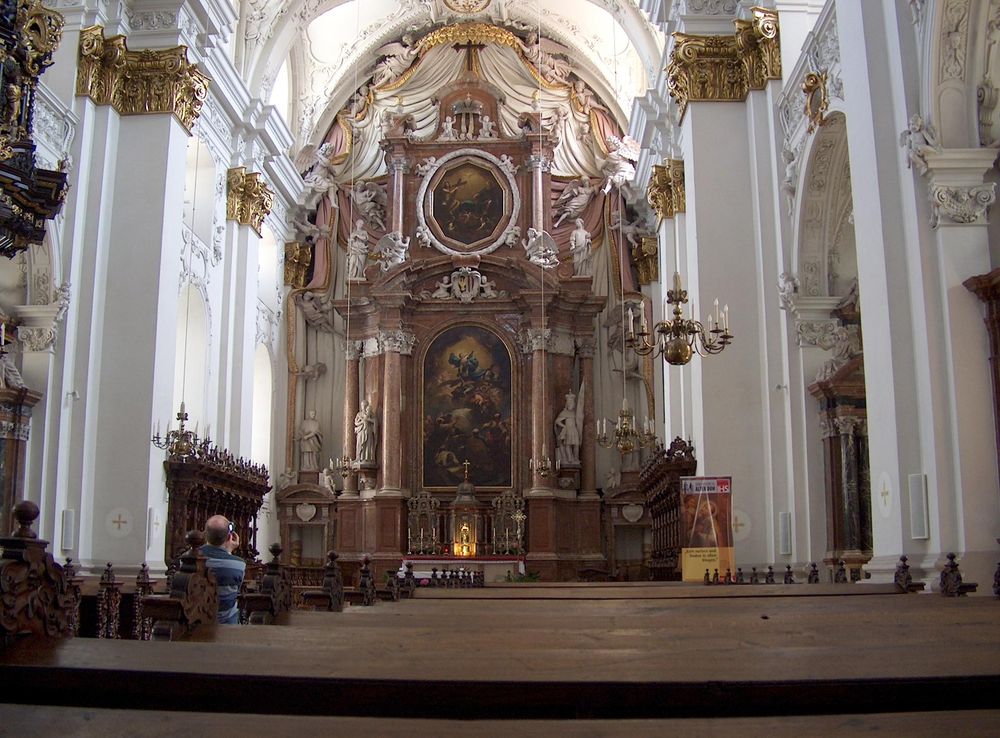 File:Alter Dom Linz Interior H6786 C.jpg - Wikimedia Commons