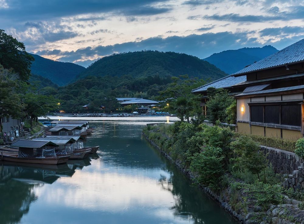 File:Katsura River bank with pleasure boats and illuminated building at  sunset Kyoto Japan.jpg - Wikimedia Commons