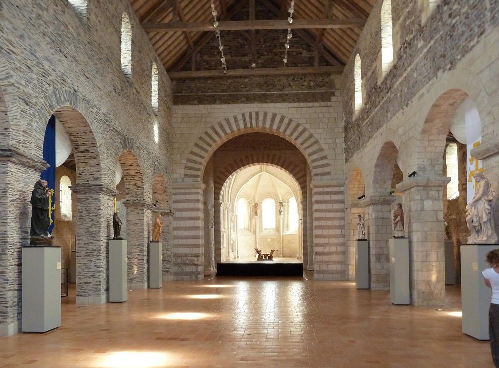 File:Nave of Collégiale Saint-Martin - Angers - 20100801.JPG - Wikimedia  Commons