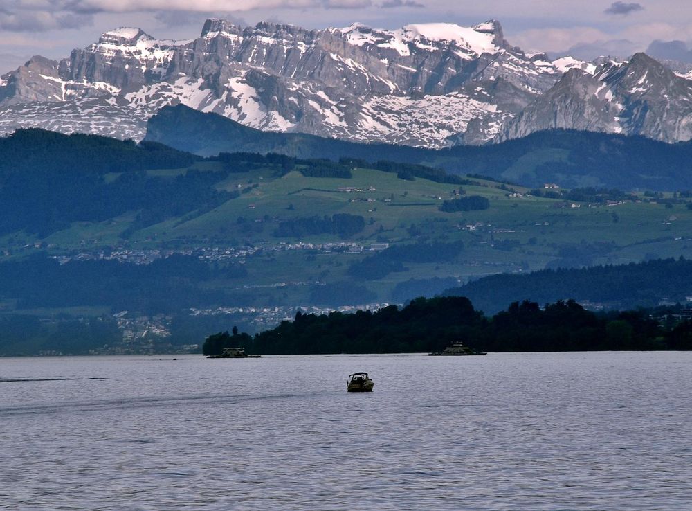 File:Lake Zurich, Switzerland.JPG - Wikimedia Commons