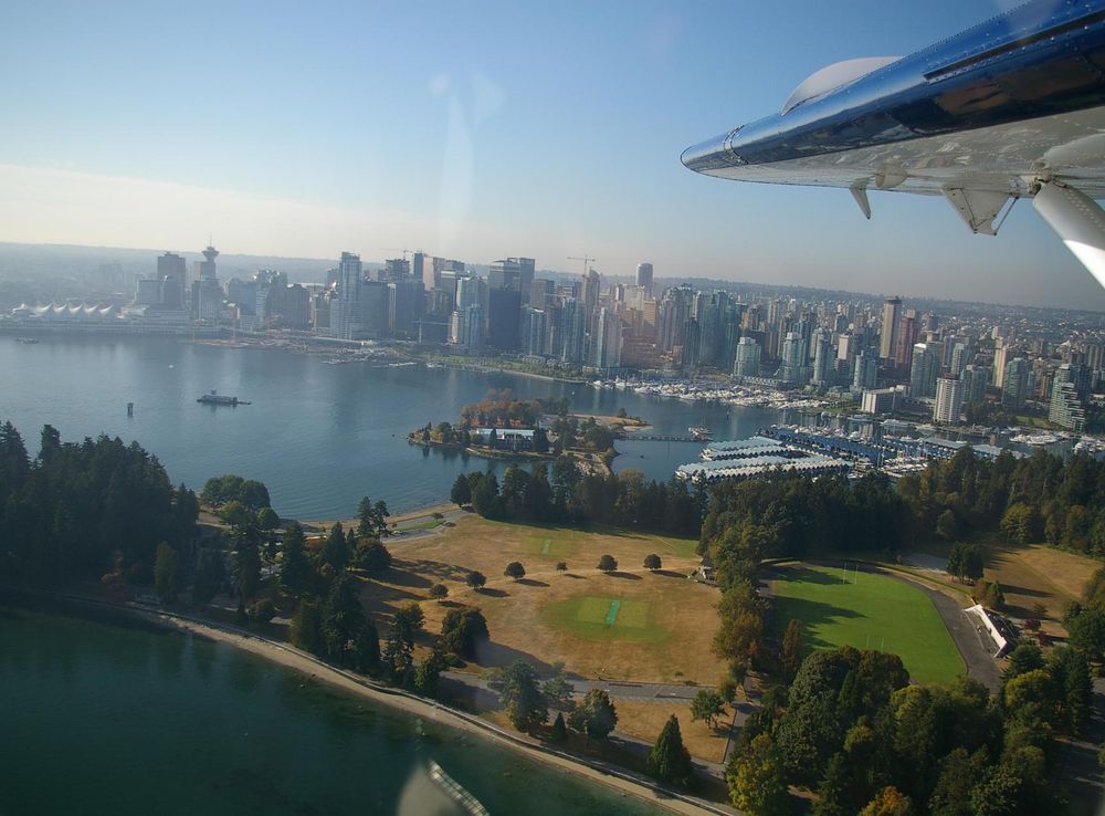 File:Aerial view of Vancouver and Stanley Park, 2006-09-12.jpg - Wikipedia