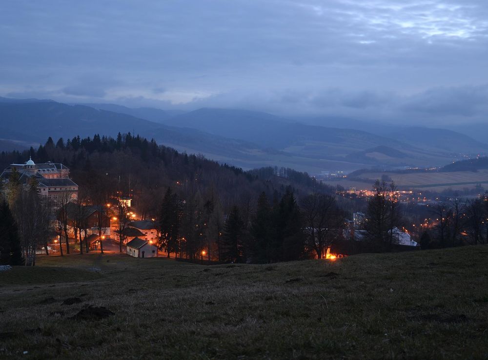 File:Jeseníky by night - view from Lázně Jeseník (Bad Gräfenberg).JPG -  Wikimedia Commons