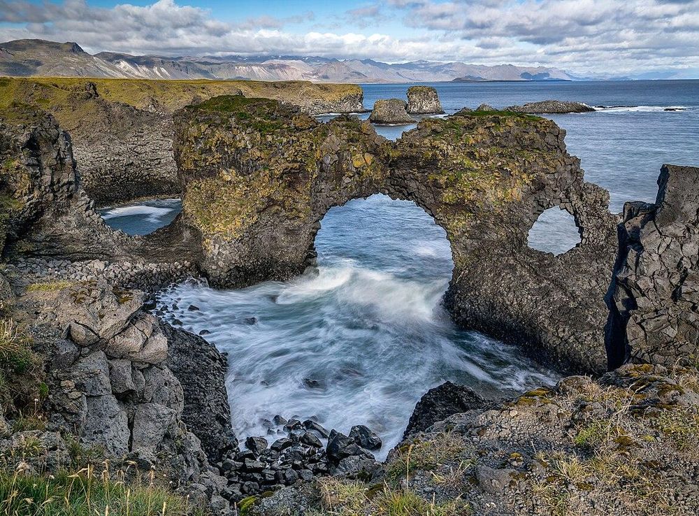 File:Gatklettur Iceland (194527969).jpeg - Wikimedia Commons